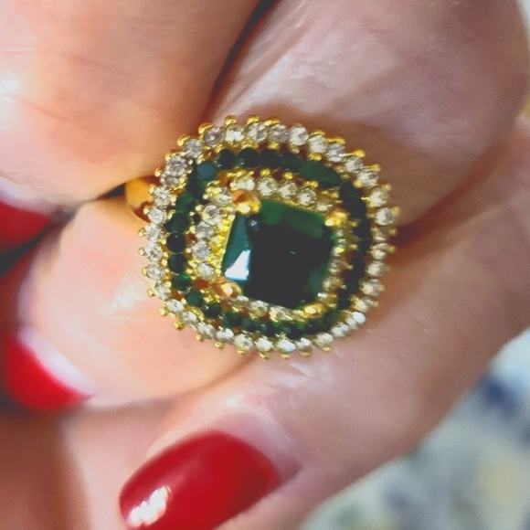 New Green Zirconia Golden Alloy Inlaid Ring Size 9 - Picture 3 of 4